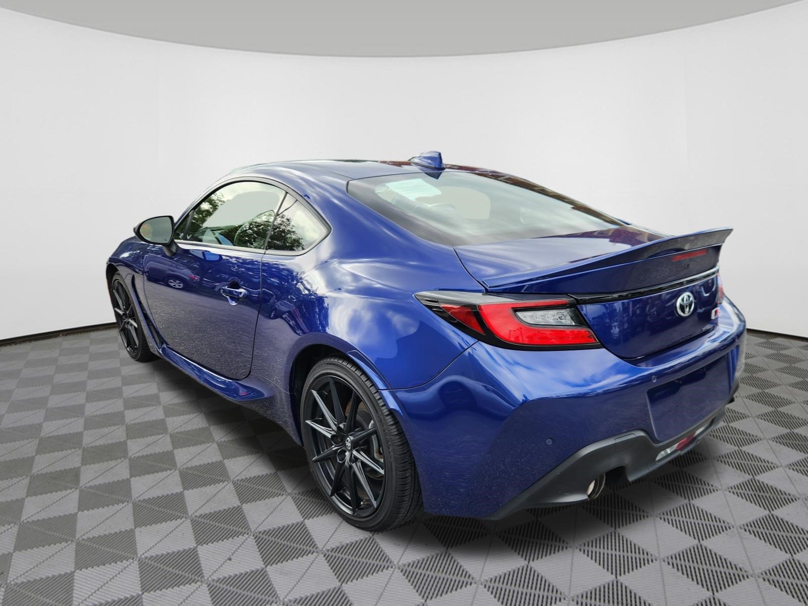 Used 2022 Toyota GR86 Premium RWD image 3