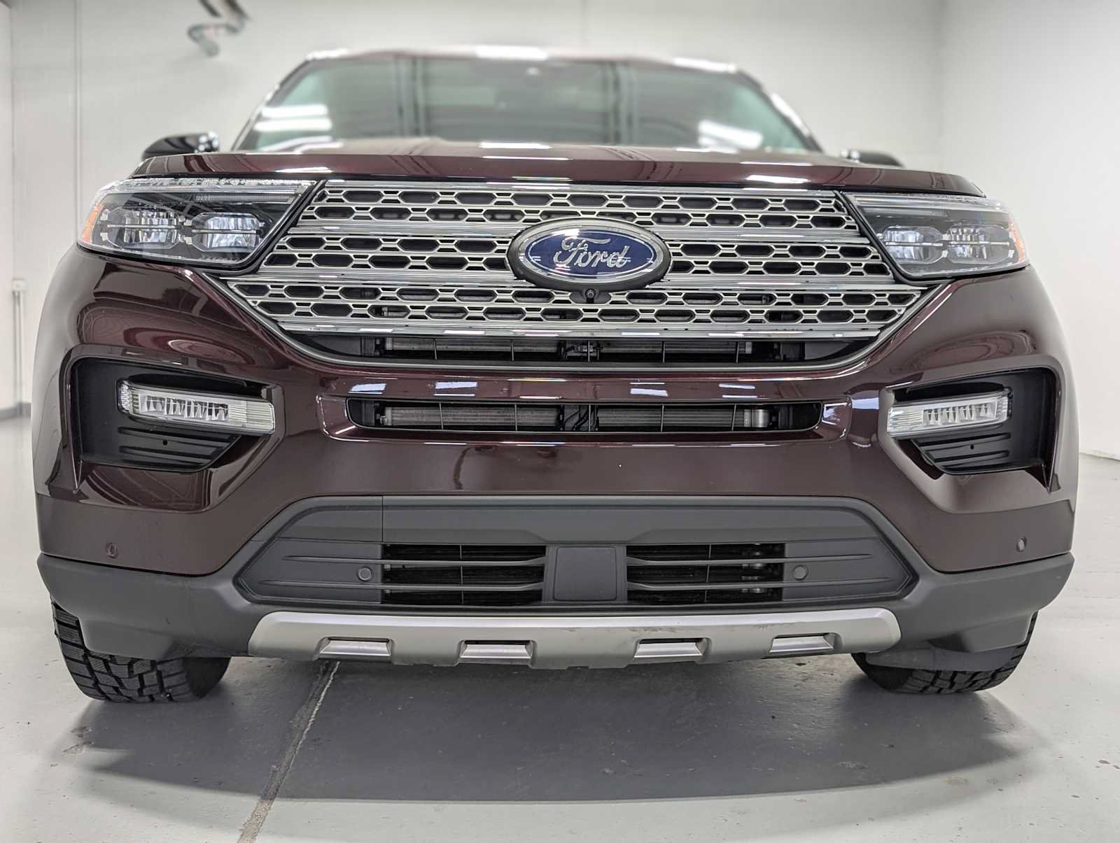 Used 2022 Ford Explorer Limited w/ Equipment Group 301A AWD/4WD image 2