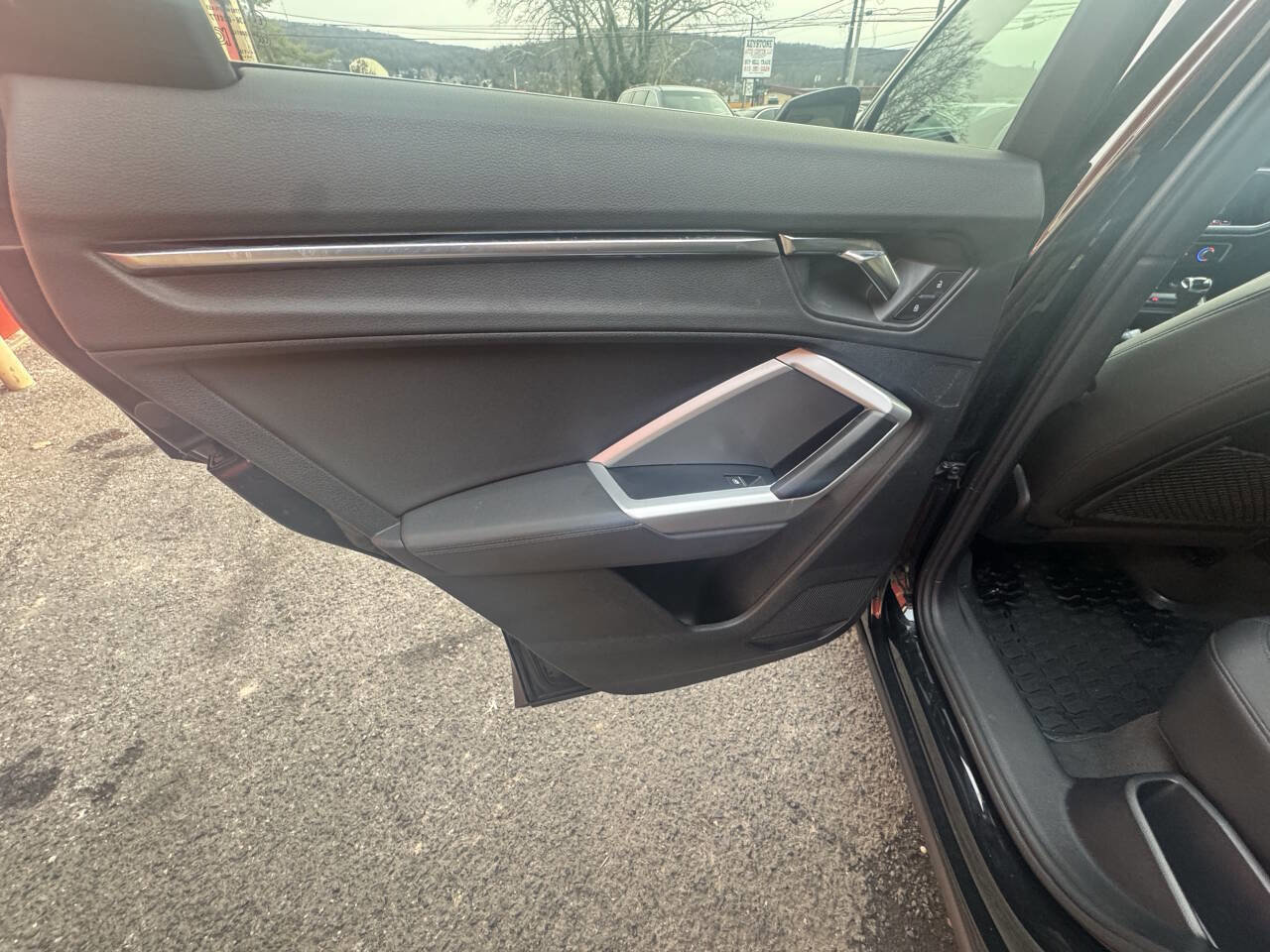 Used 2020 Audi Q3 2.0T Premium w/ Convenience Package image 14