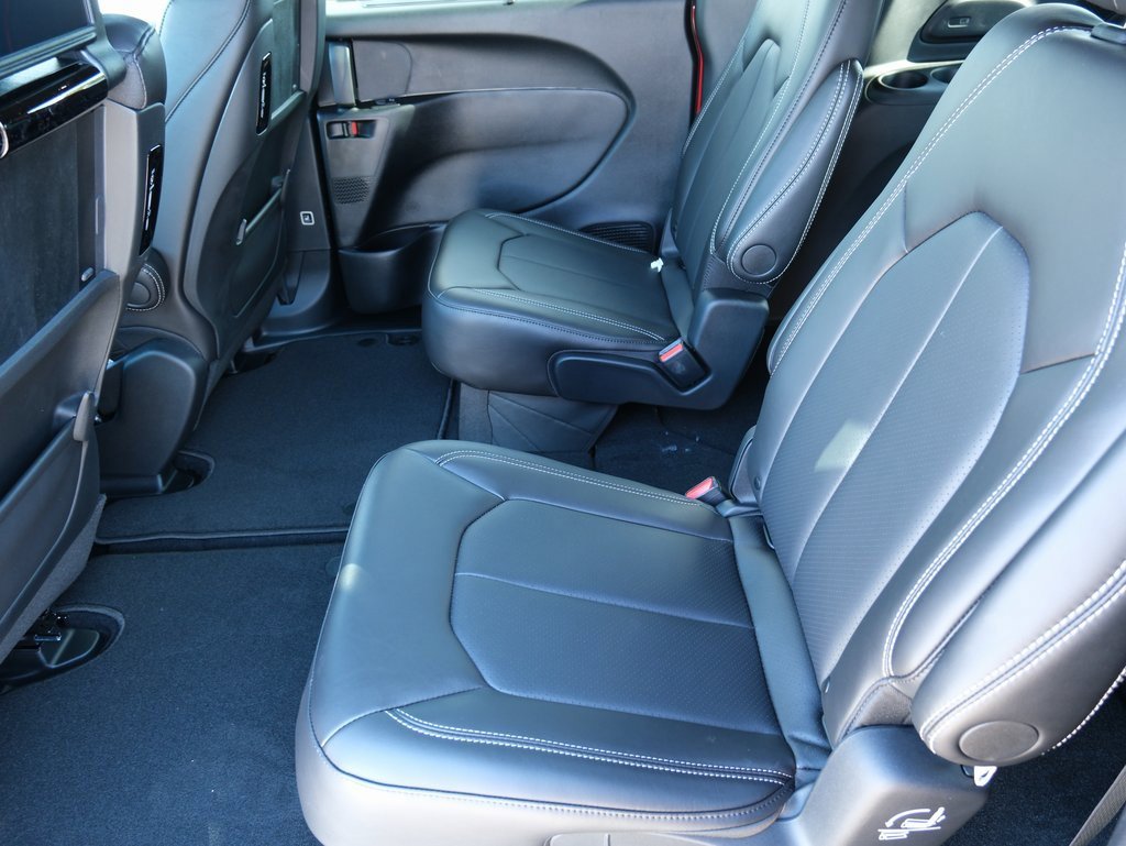 New 2026 Chrysler Pacifica Select image 29