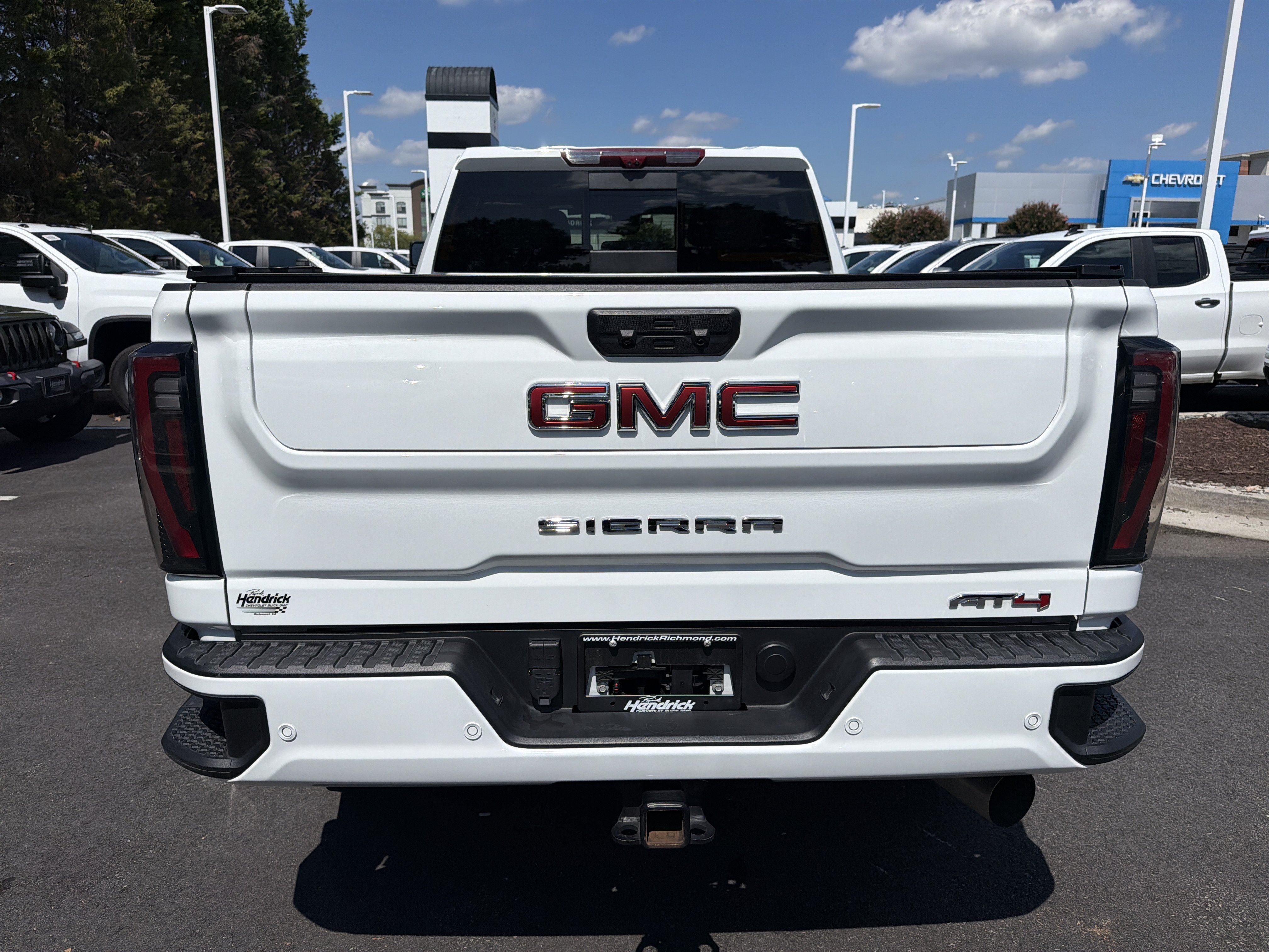 Used 2025 GMC Sierra 2500 AT4 w/ AT4 Premium Plus Package AWD/4WD image 9