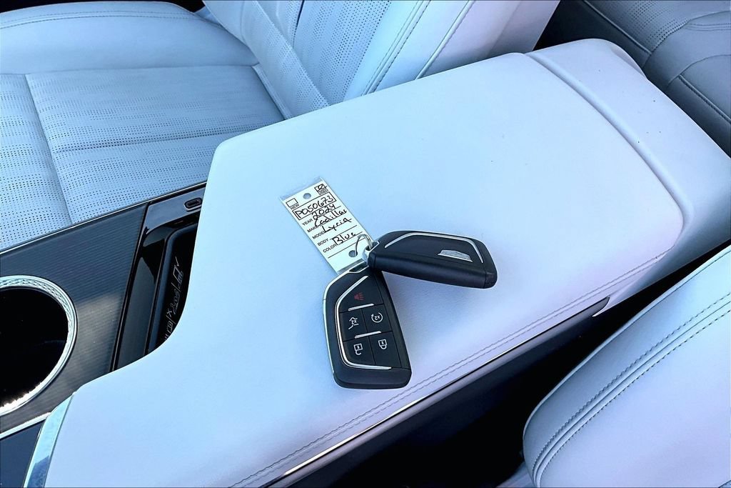 Certified 2024 Cadillac Lyriq Luxury AWD/4WD image 10