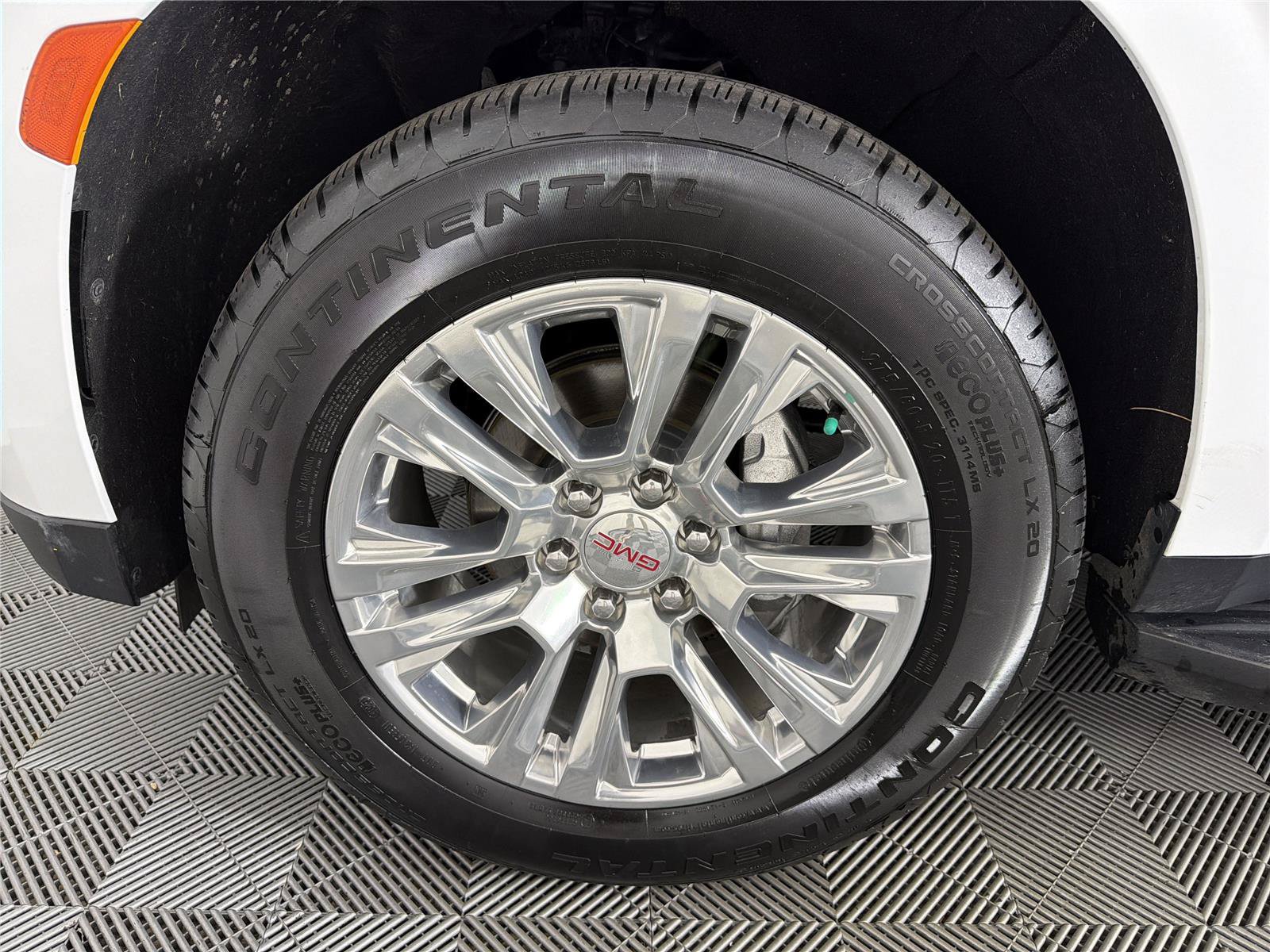 Certified 2024 GMC Yukon XL Denali RWD image 9