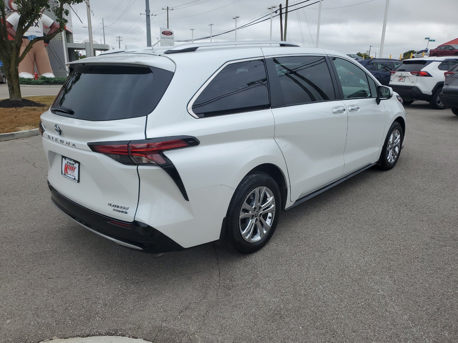 Used 2022 Toyota Sienna Platinum AWD/4WD image 4