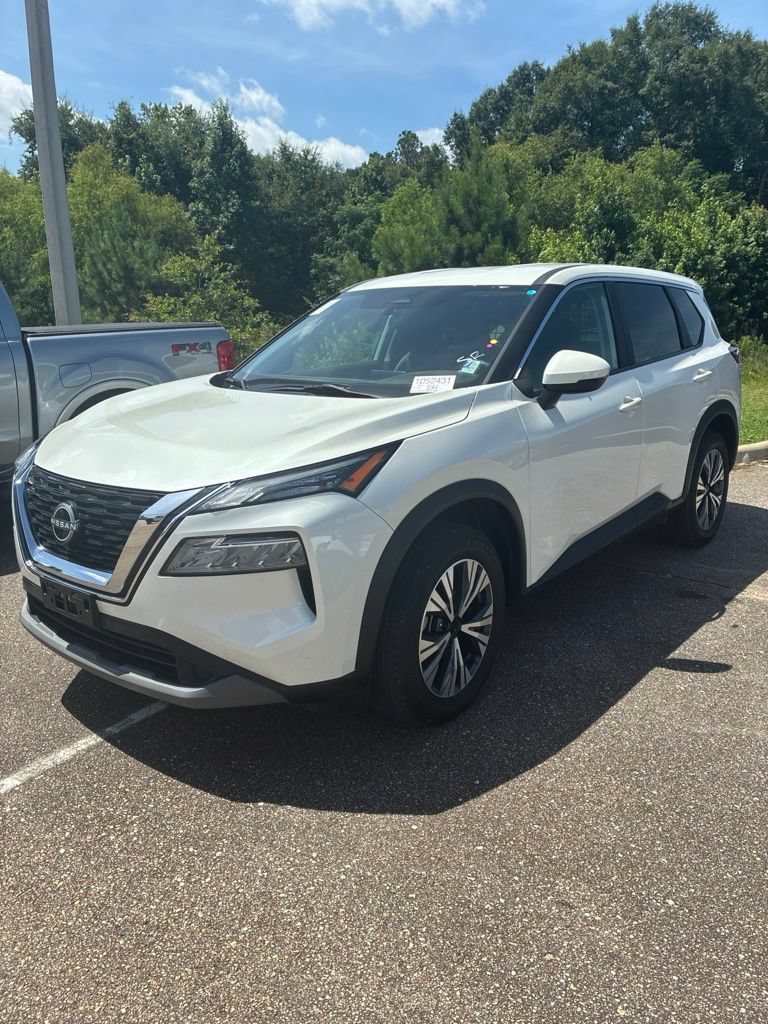 Used 2022 Nissan Rogue SV FWD image 1