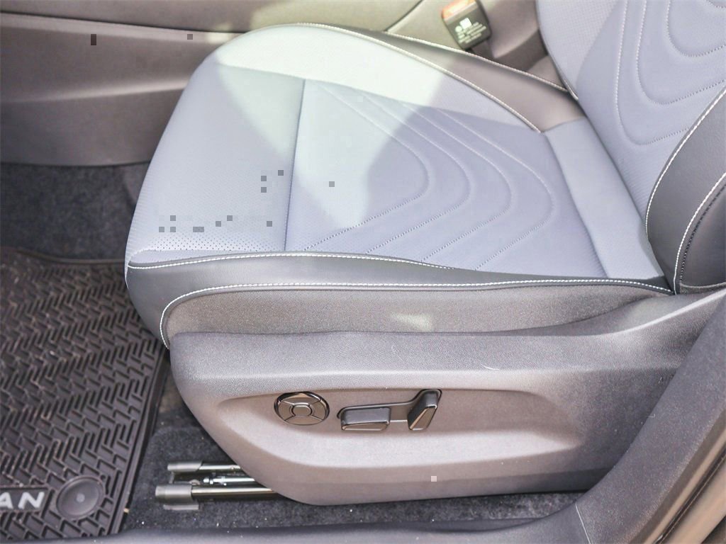 New 2026 Volkswagen Tiguan SE image 14