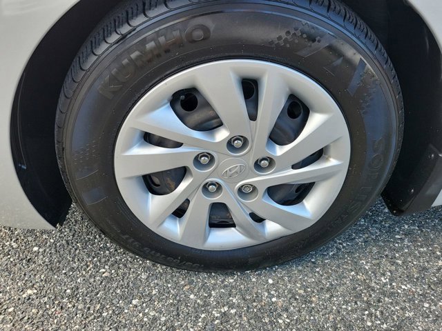 Used 2019 Hyundai Elantra SE image 17