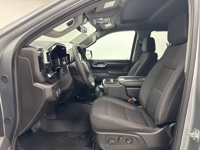 Used 2025 Chevrolet Silverado 1500 LT AWD/4WD image 25