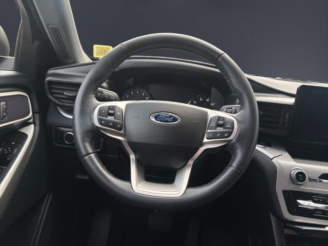 Used 2023 Ford Explorer XLT AWD/4WD image 12