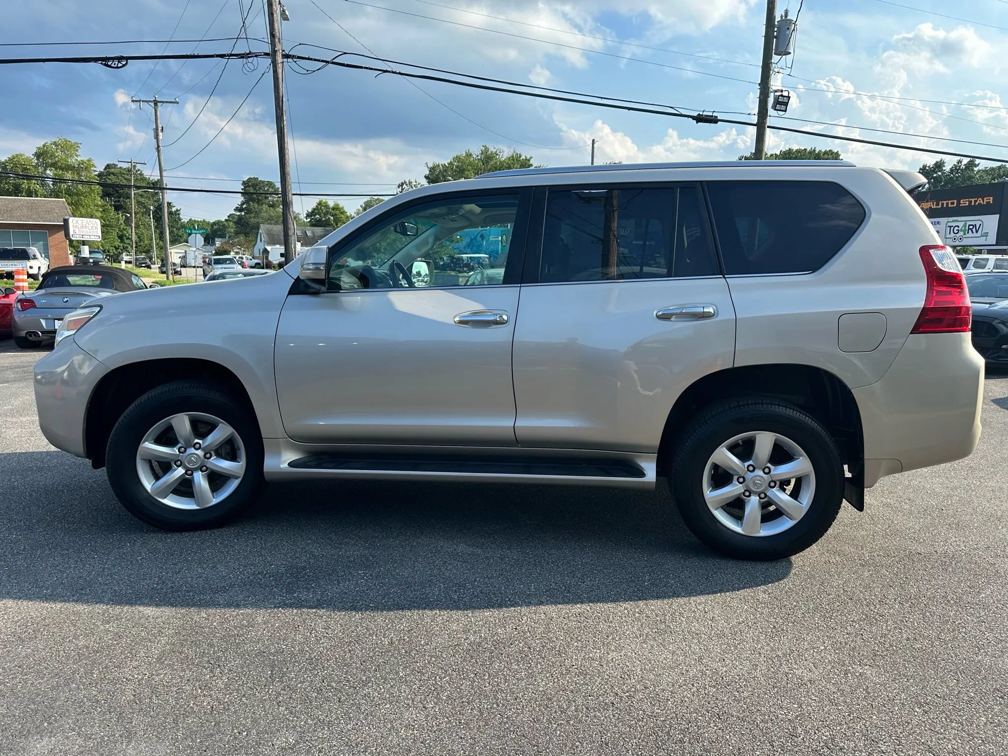 Used 2011 Lexus GX 460 w/ Comfort Plus Pkg AWD/4WD image 6