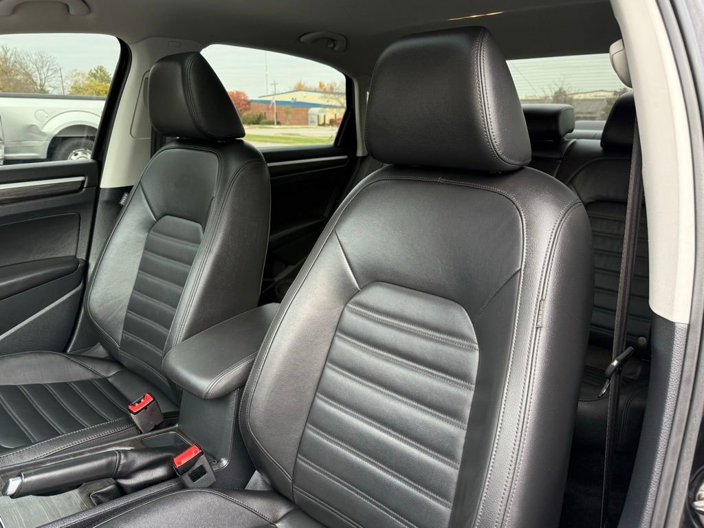 Used 2017 Volkswagen Passat 1.8T SEL Premium image 12