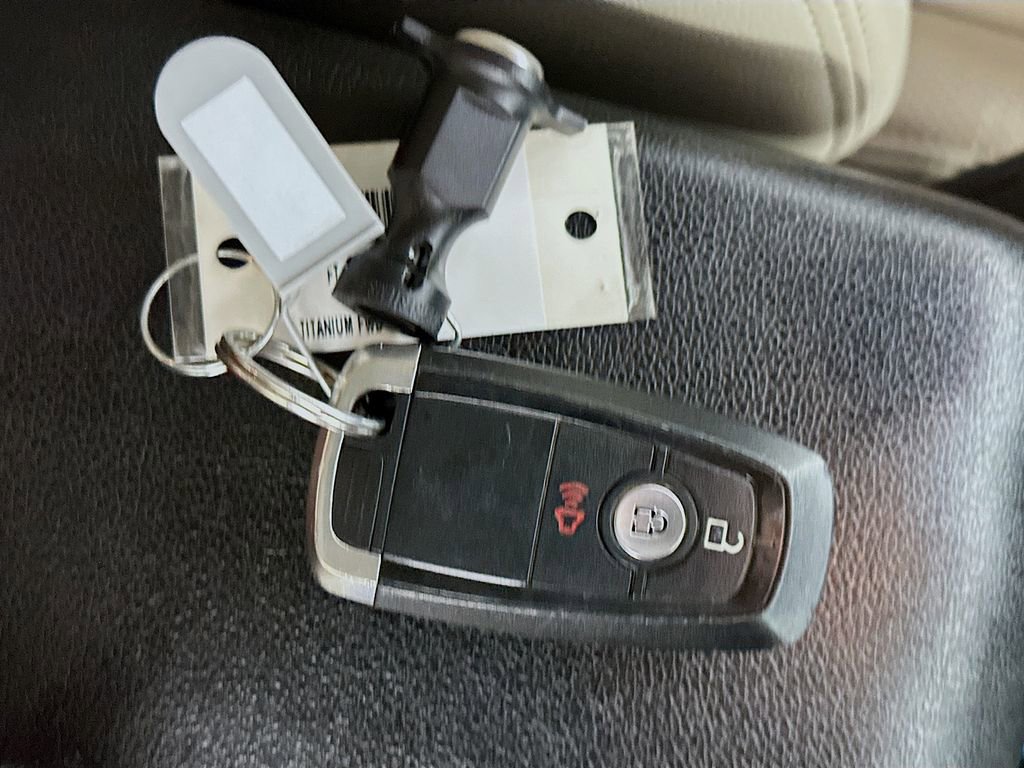 Used 2020 Ford EcoSport Titanium FWD image 34