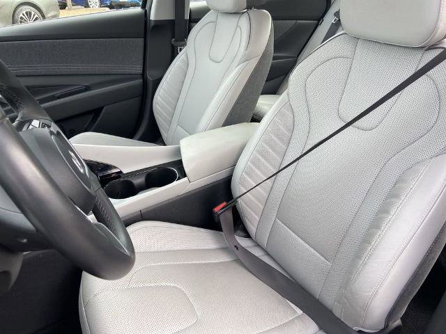 Used 2025 Hyundai Elantra Limited image 16