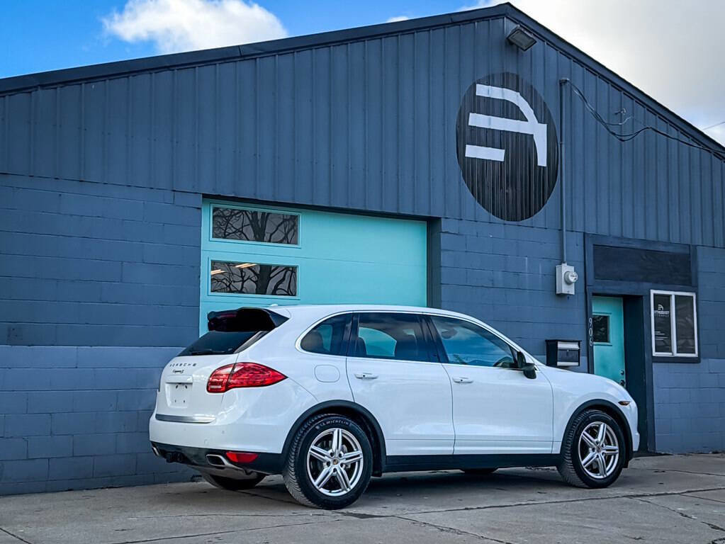 Used 2013 Porsche Cayenne S image 9