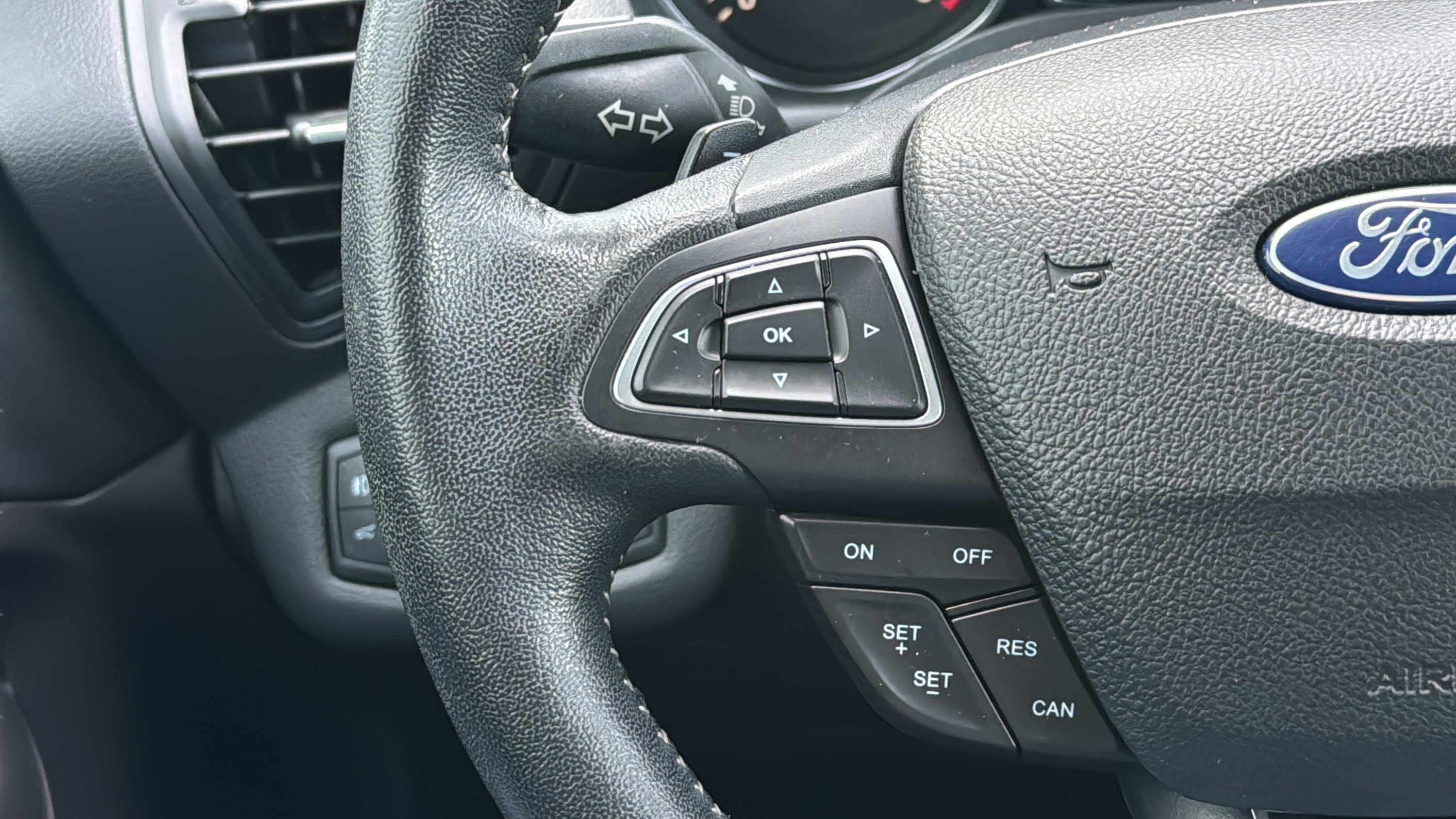 Used 2018 Ford Escape SE w/ SE Sport Appearance Package AWD/4WD image 11