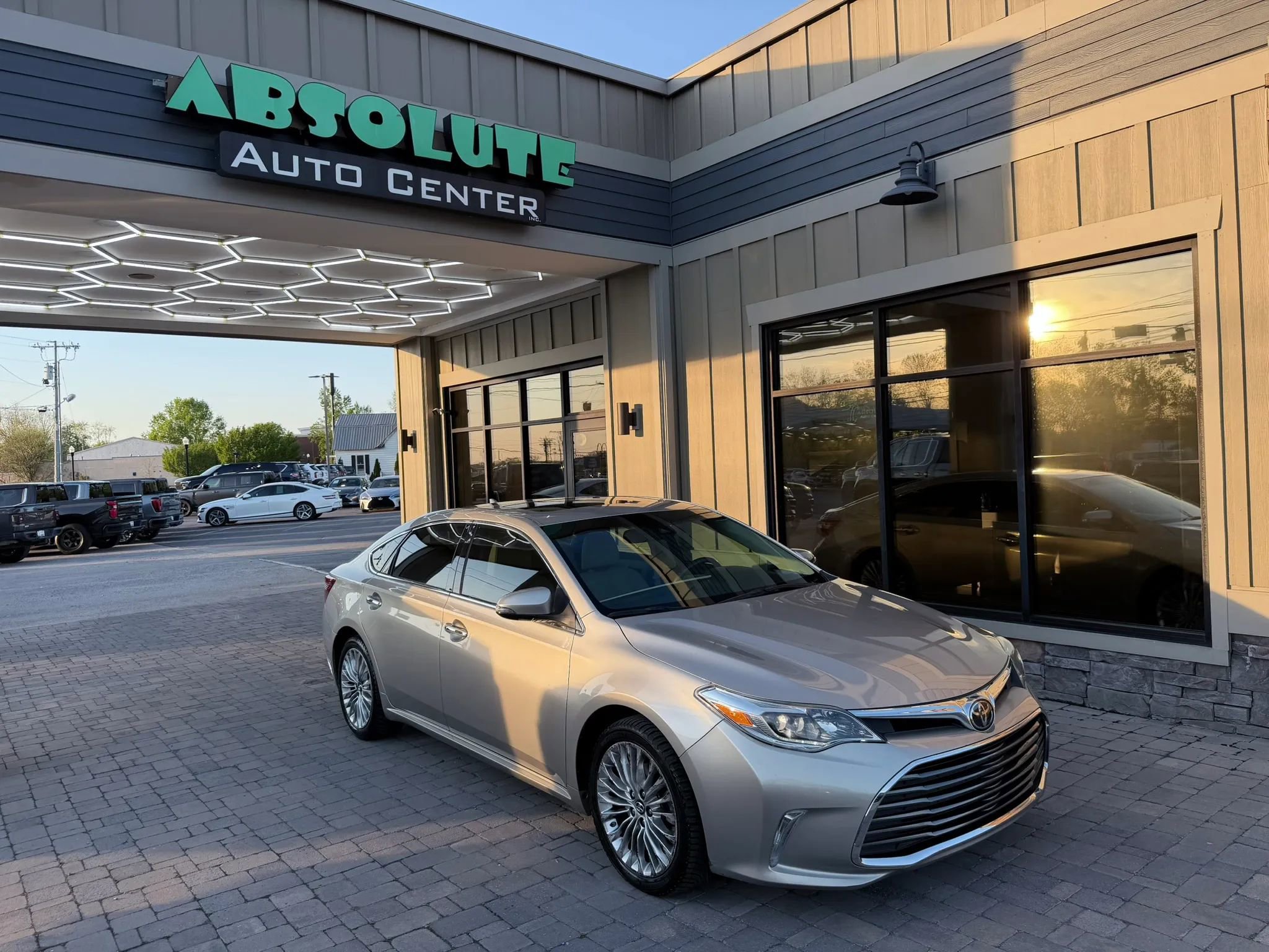 Used 2017 Toyota Avalon Limited FWD image 81