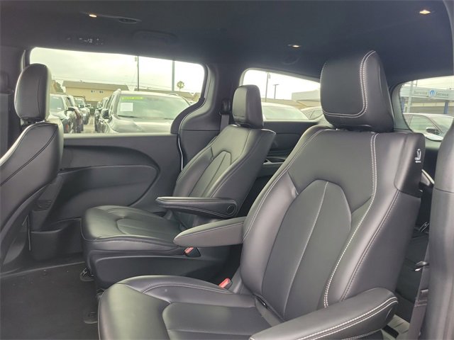 New 2023 Chrysler Pacifica Touring-L w/ S Appearance Package image 12