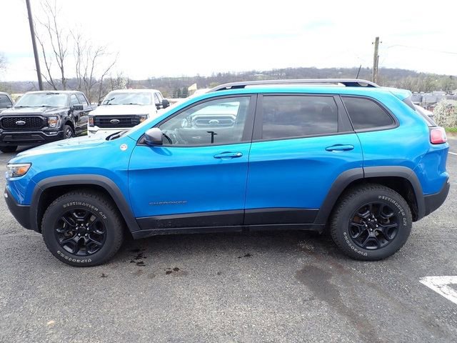 Used 2020 Jeep Cherokee Trailhawk image 2