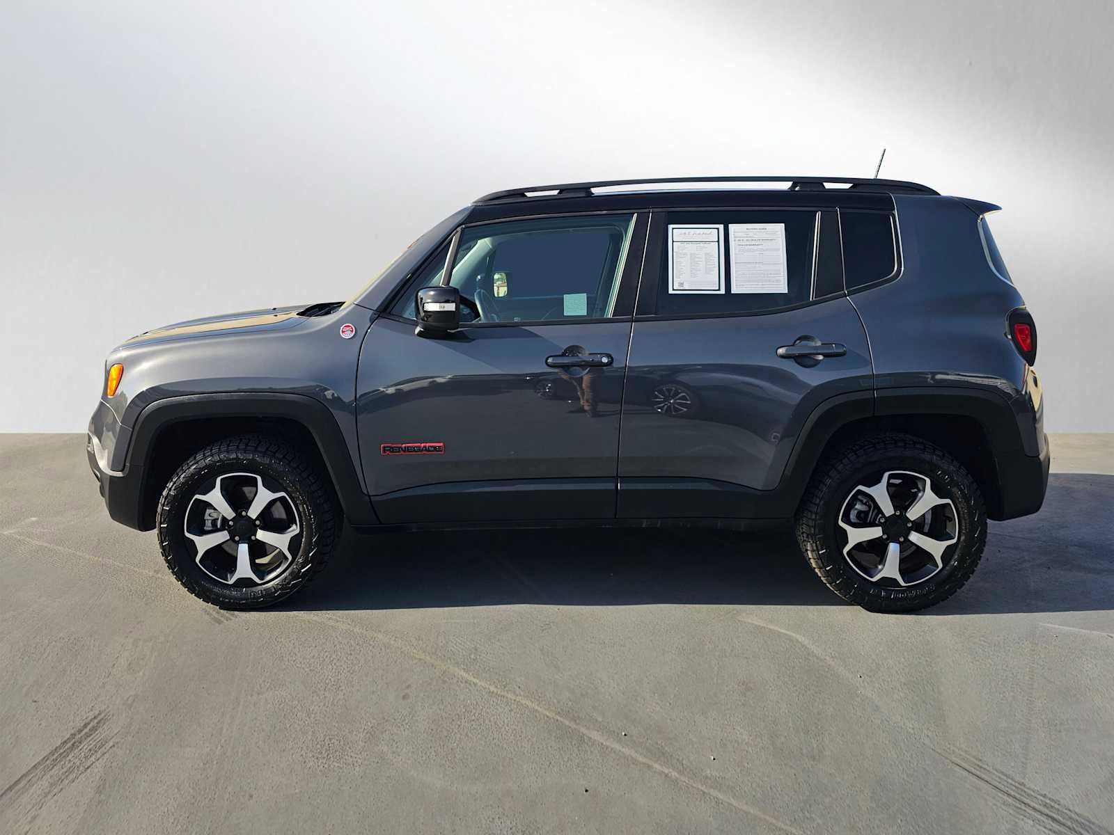 Used 2022 Jeep Renegade Trailhawk AWD/4WD image 6