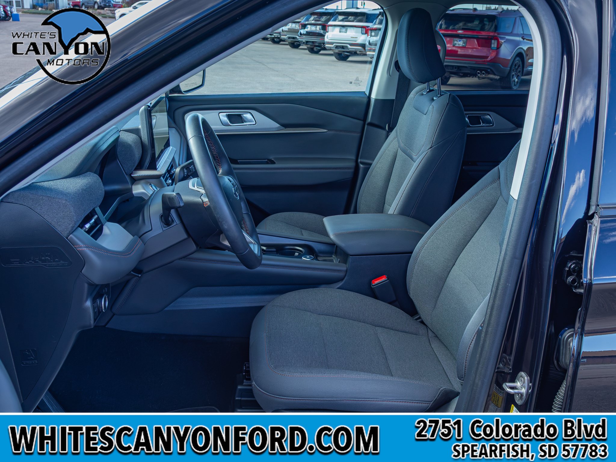 Used 2025 Ford Explorer Active AWD/4WD image 5