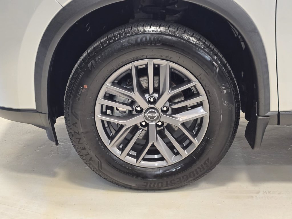 Used 2025 Nissan Rogue S FWD image 8