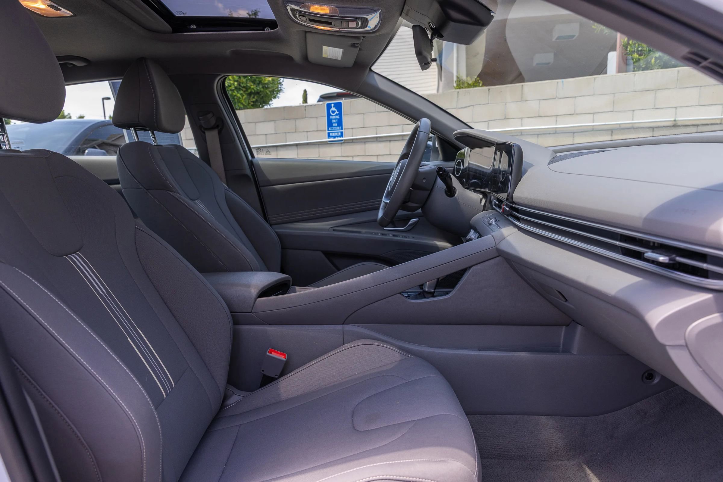 Used 2025 Hyundai Elantra SEL FWD image 29