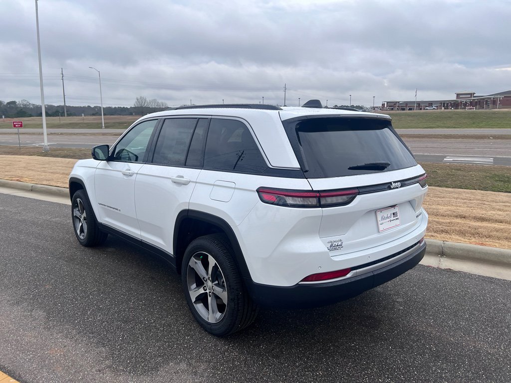 New 2026 Jeep Grand Cherokee Limited w/ Trailer Tow Package AWD/4WD image 5