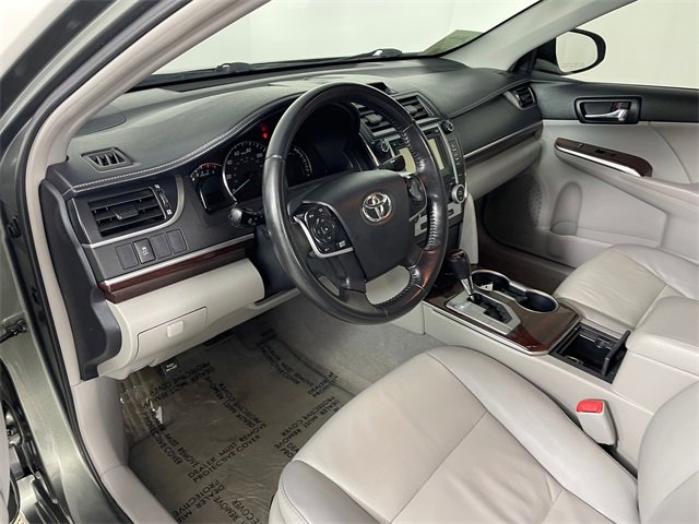 Used 2012 Toyota Camry L image 3