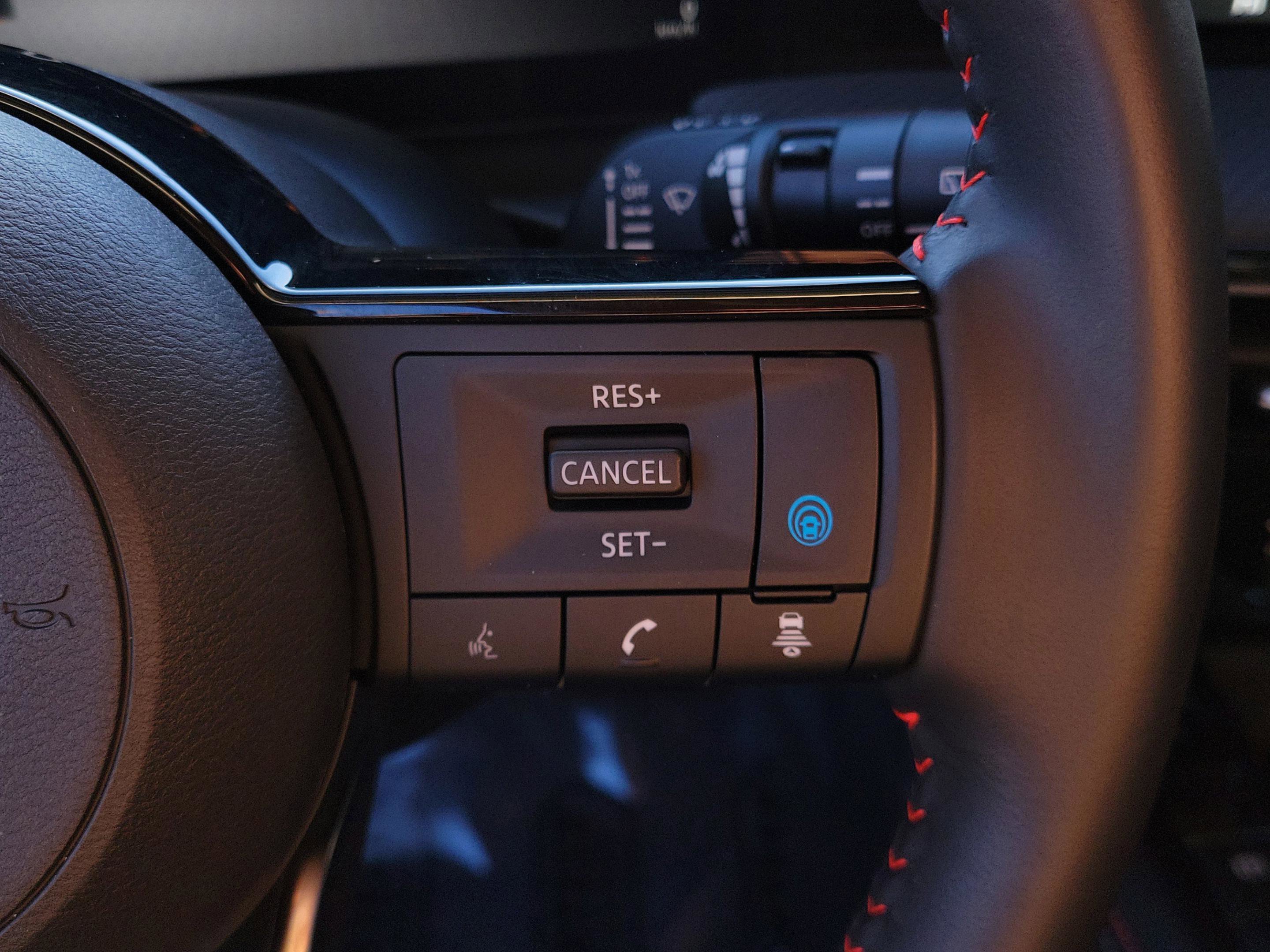 Certified 2025 Nissan Kicks SR image 23