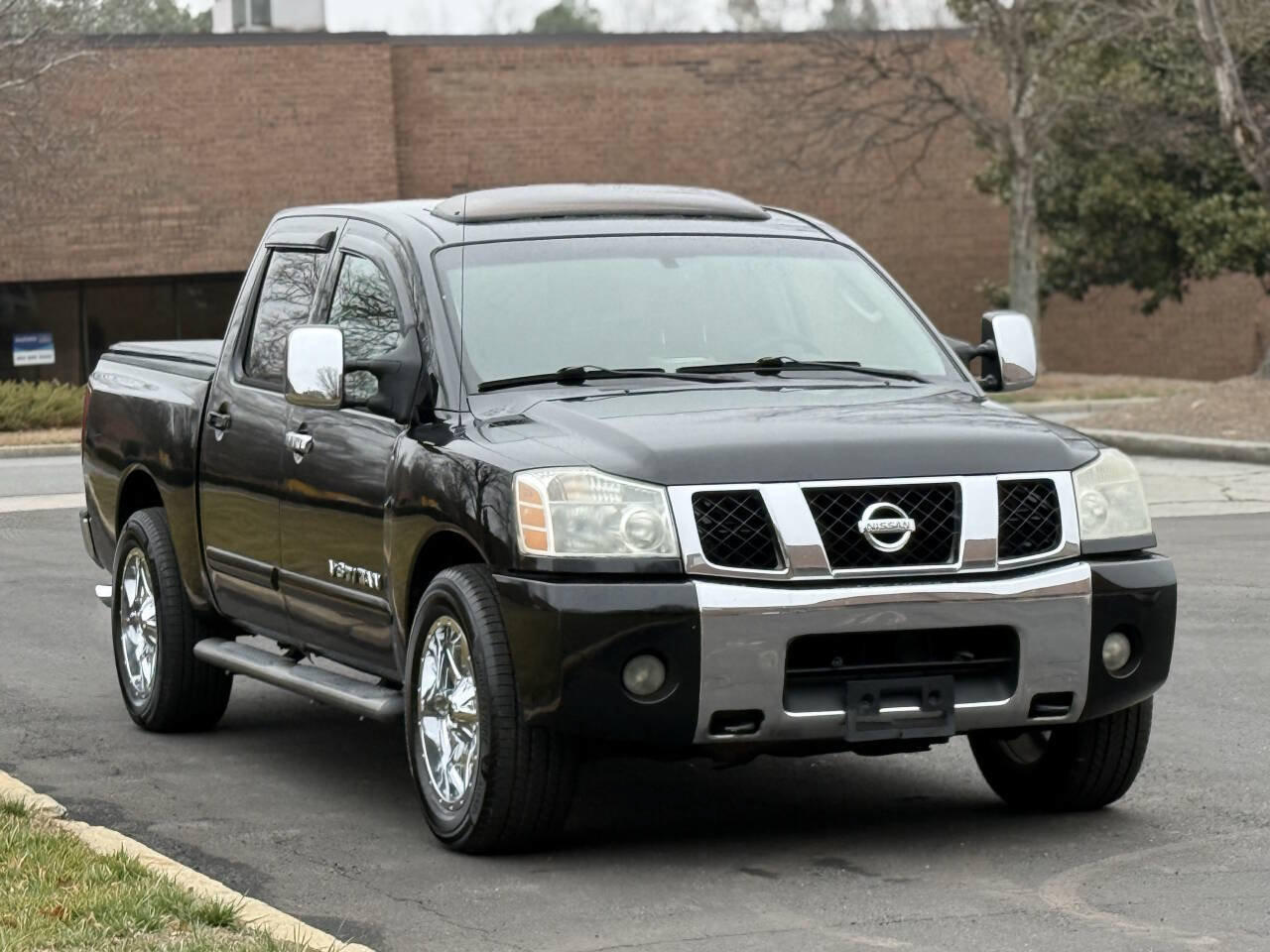 Used 2006 Nissan Titan LE w/ (U01) Nissan Navigation Pkg RWD image 3