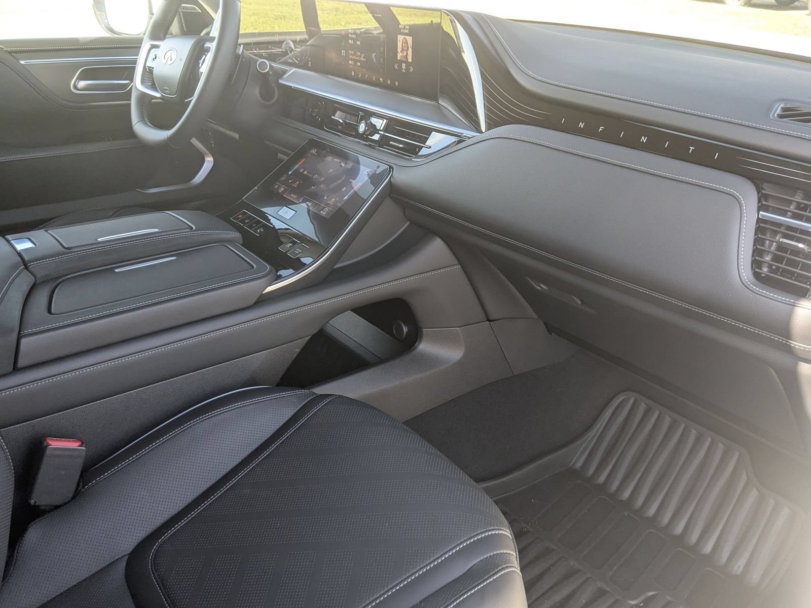Used 2025 INFINITI QX80 Luxe AWD/4WD image 41