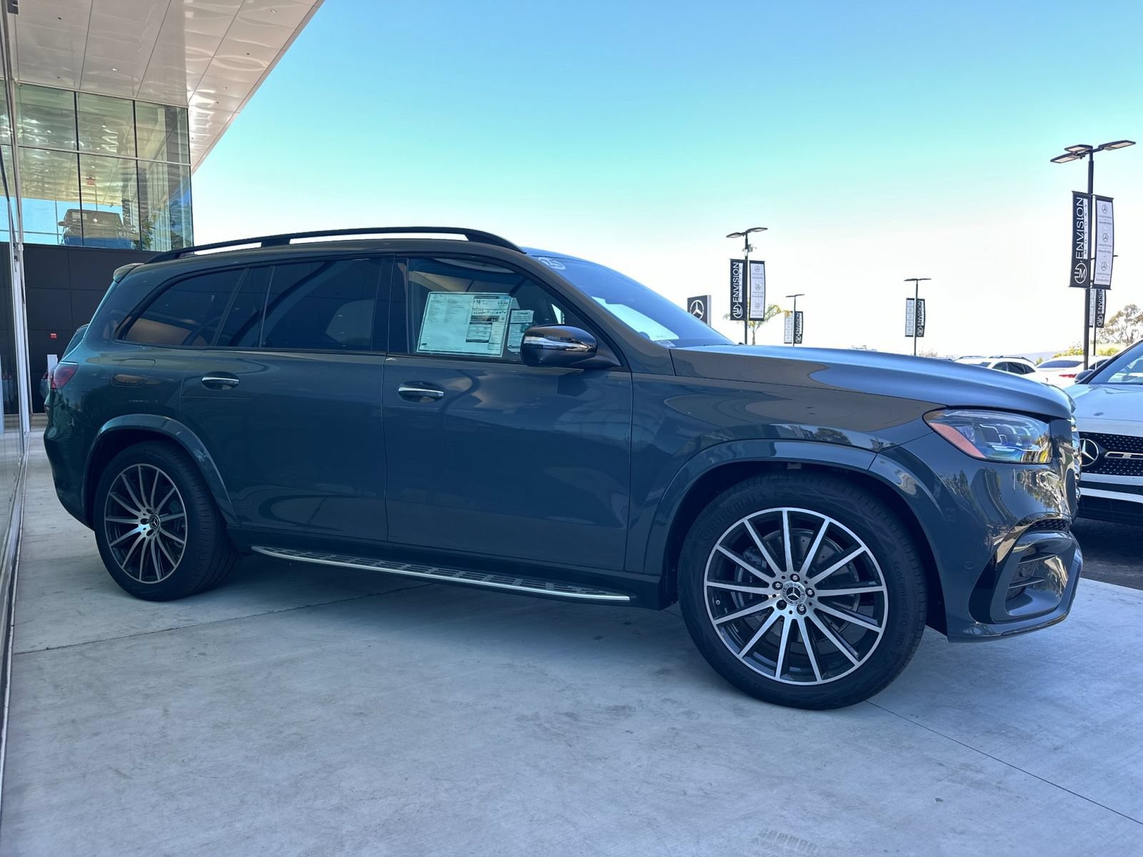 Used 2025 Mercedes-Benz GLS 580 4MATIC image 2