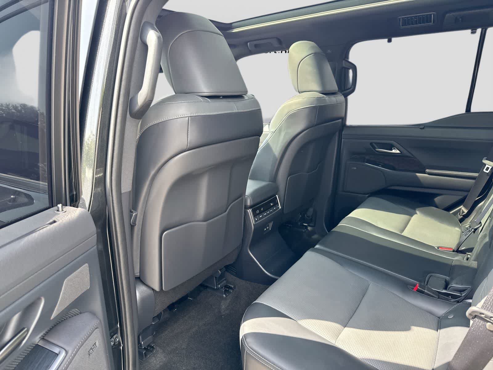 Used 2025 Lexus GX 550 w/ Accessory Package (2T) AWD/4WD image 25