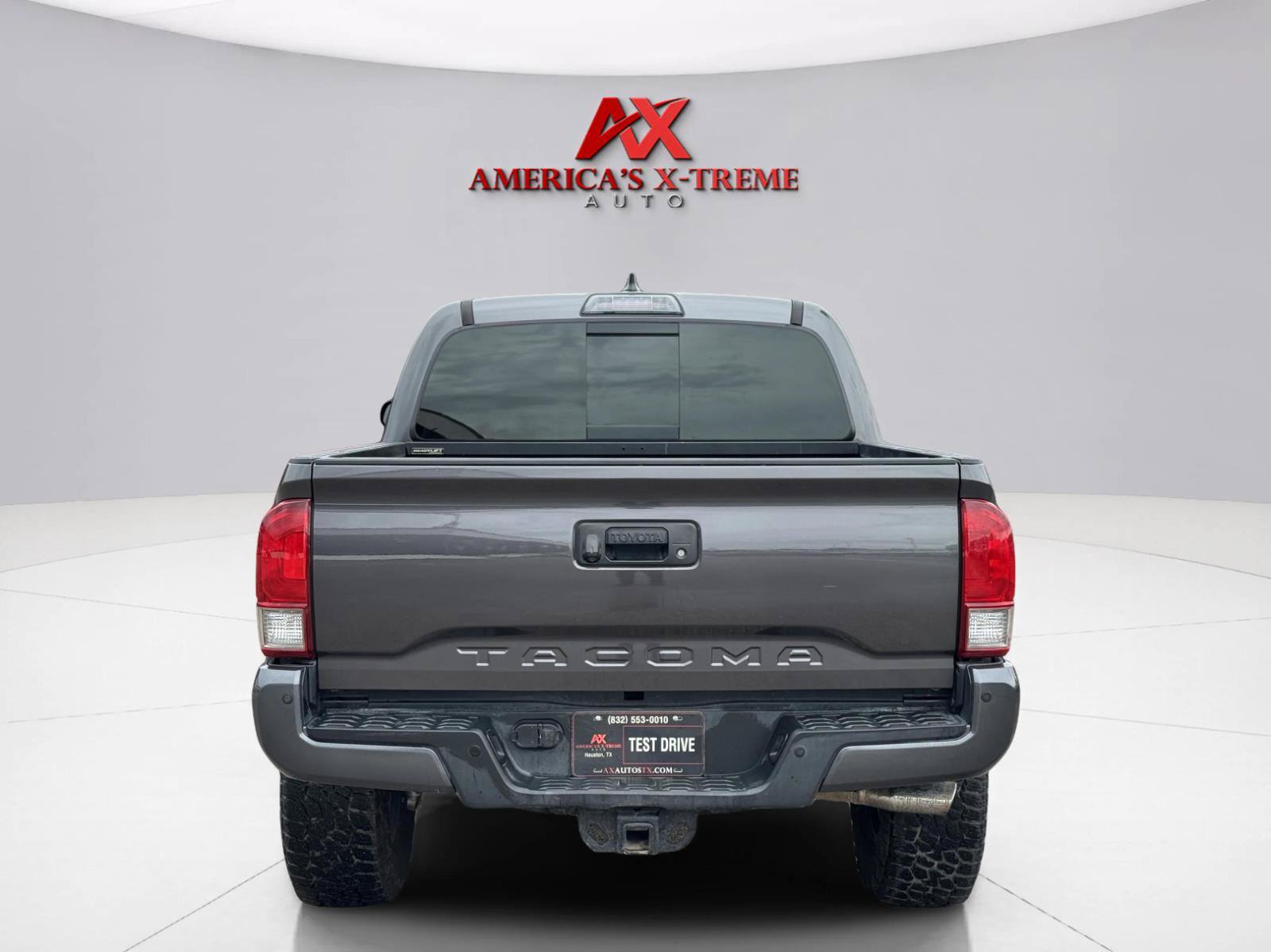Used 2017 Toyota Tacoma TRD Off-Road w/ Premium & Technology Package AWD/4WD image 5