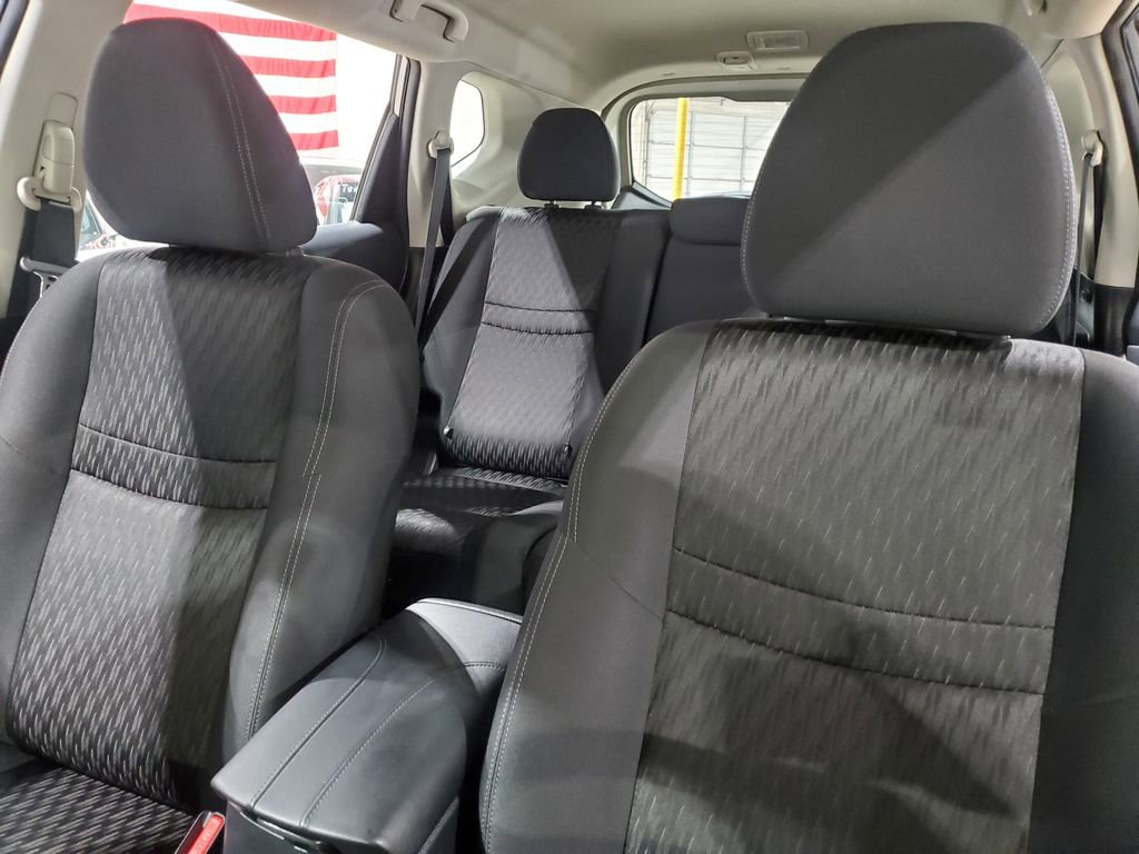Used 2020 Nissan Rogue S FWD image 35