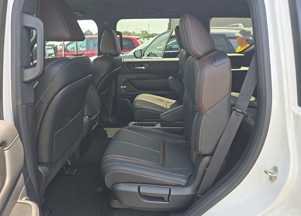 Used 2025 Nissan Armada SL w/ Captain's Chari Seat Package RWD image 11