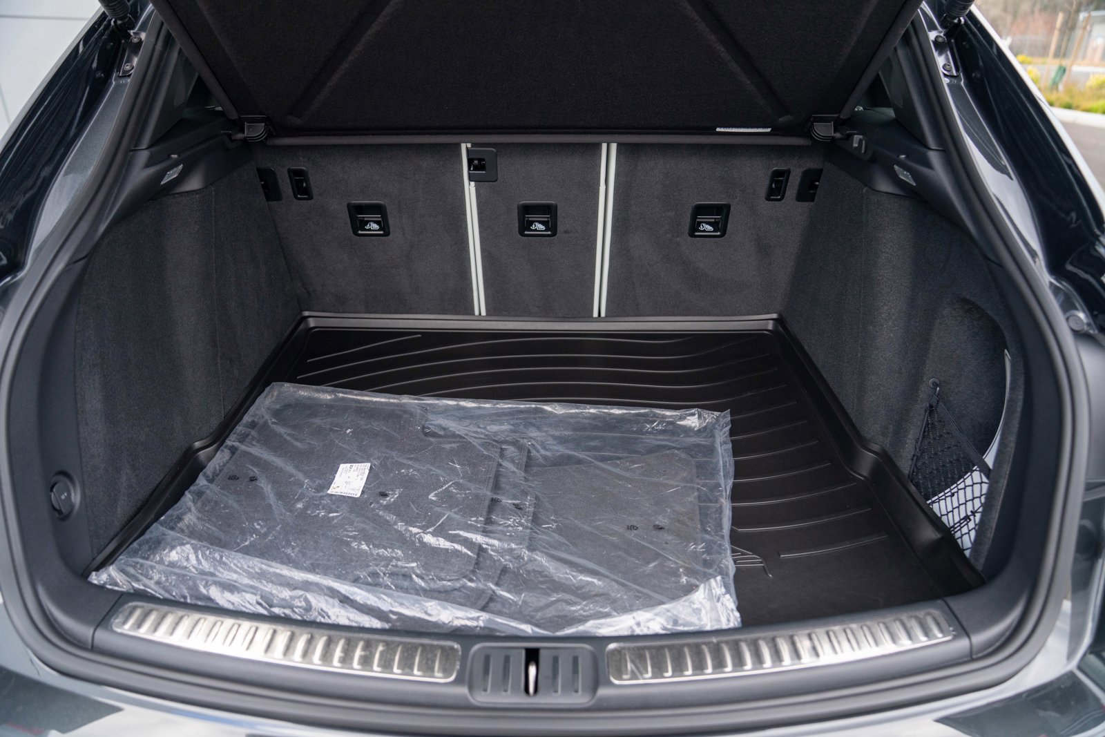 Certified 2025 Porsche Macan image 28