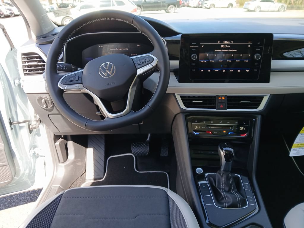 New 2026 Volkswagen Taos SE FWD image 13