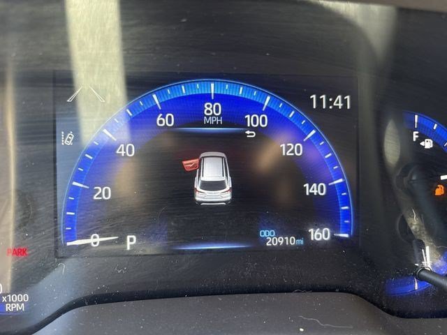 Used 2022 Toyota Corolla Cross XLE w/ Convenience Package FWD image 17