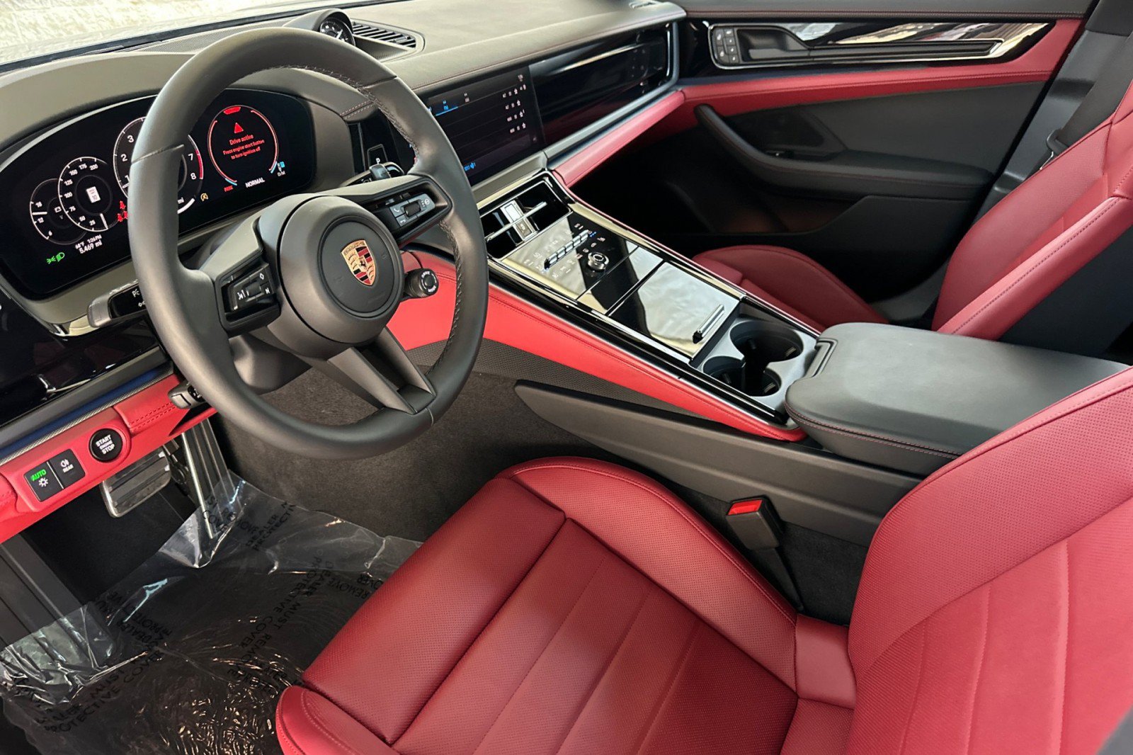 Used 2026 Porsche Panamera image 4