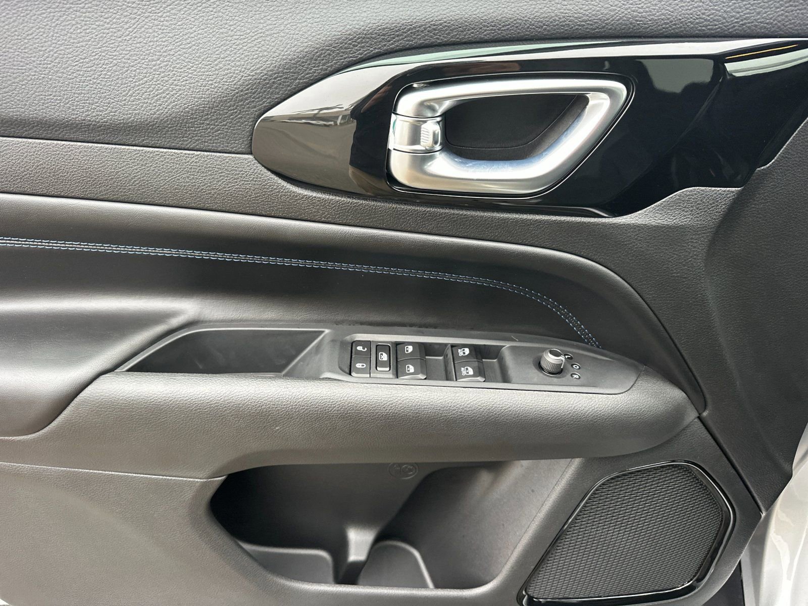 New 2026 Jeep Compass Latitude AWD/4WD image 10