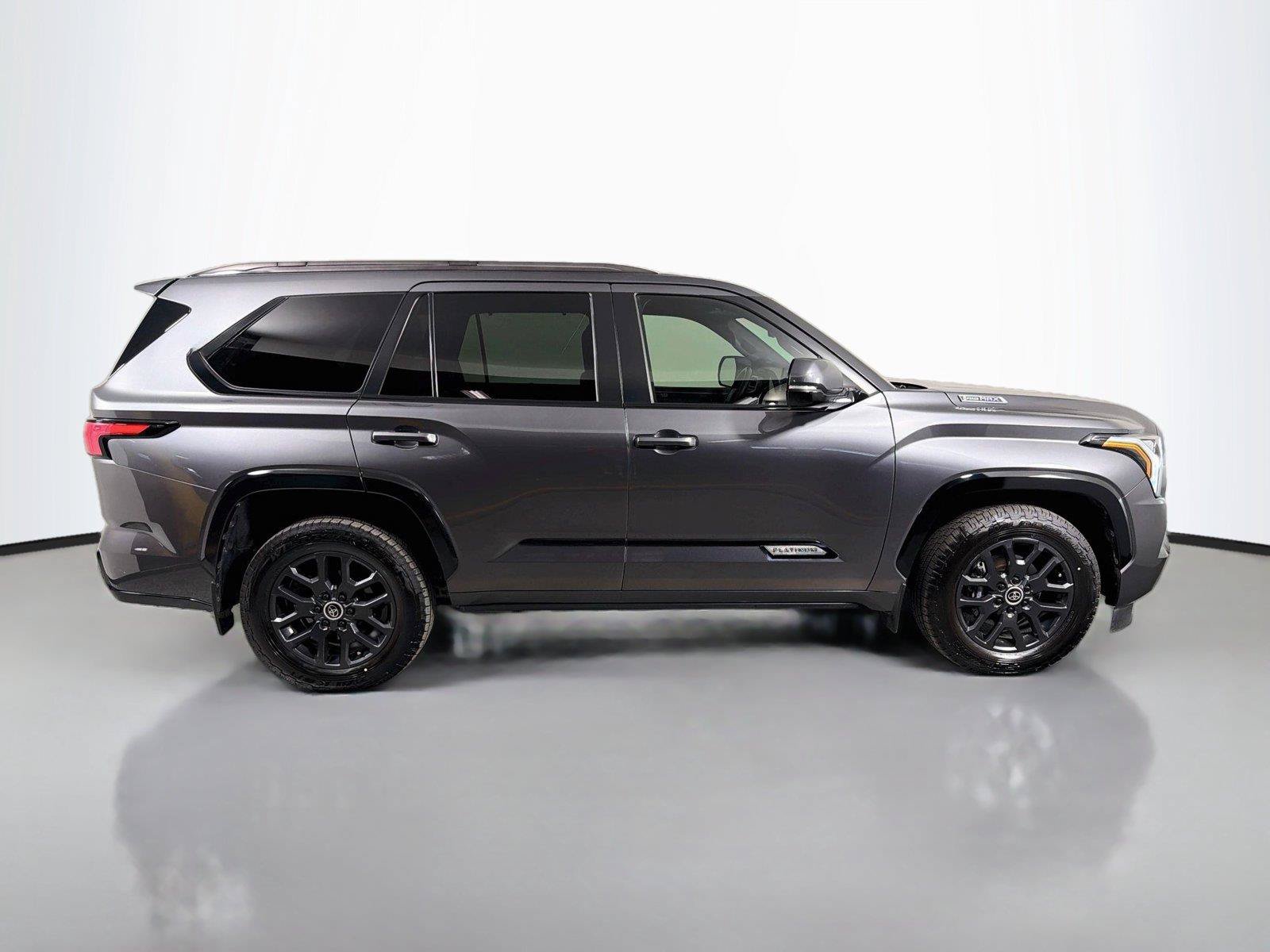 Used 2024 Toyota Sequoia Platinum AWD/4WD image 4