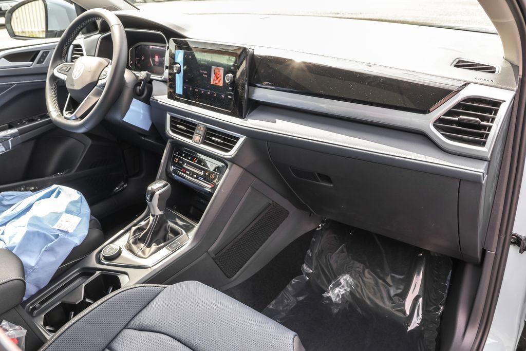 Used 2025 Volkswagen Taos SEL image 34