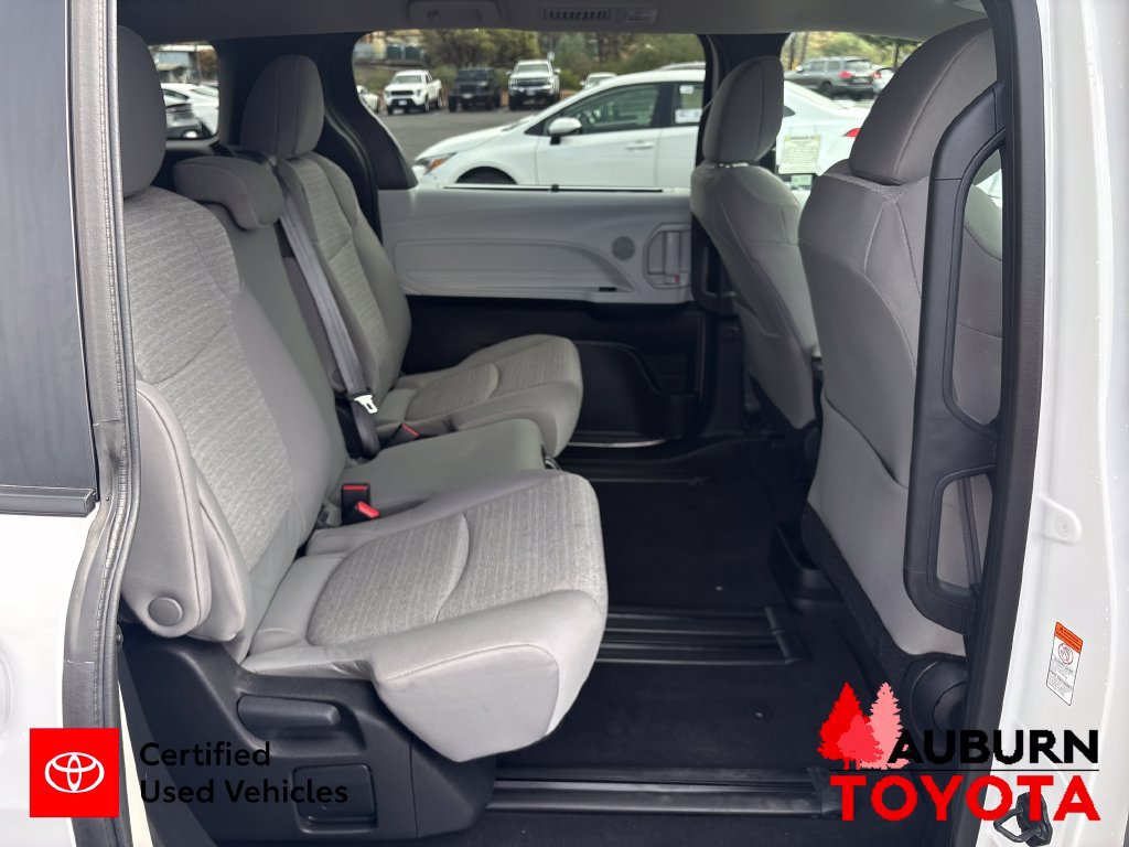 Certified 2025 Toyota Sienna LE FWD image 27