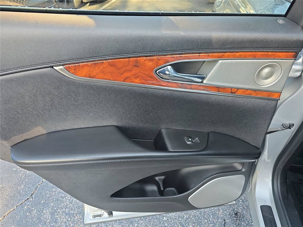 Used 2016 Lincoln MKX Reserve w/ Luxury Package FWD image 12