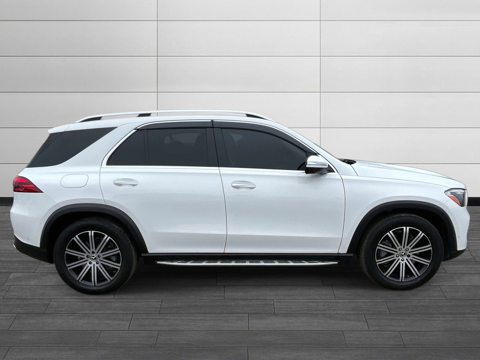 Certified 2025 Mercedes-Benz GLE 450 4MATIC image 2