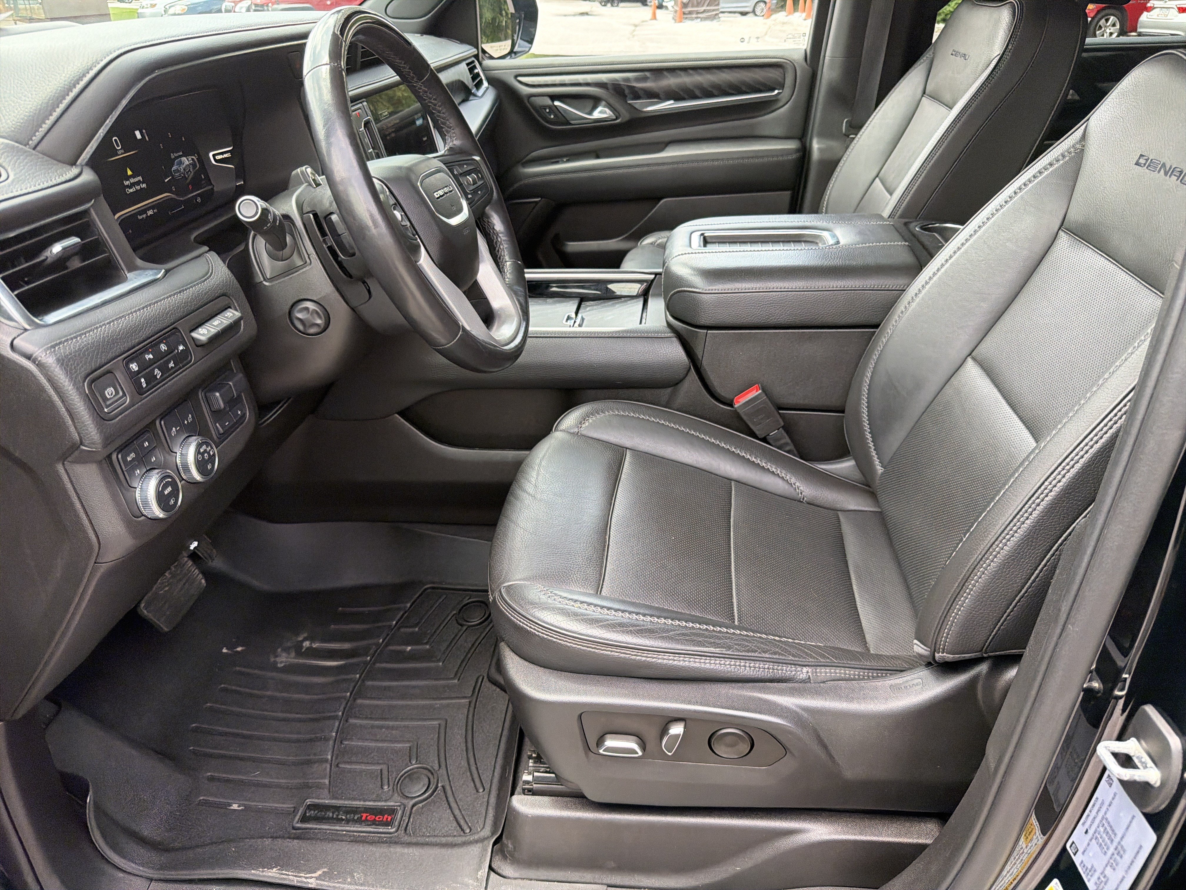 Used 2023 GMC Yukon Denali w/ Denali Reserve Package AWD/4WD image 10