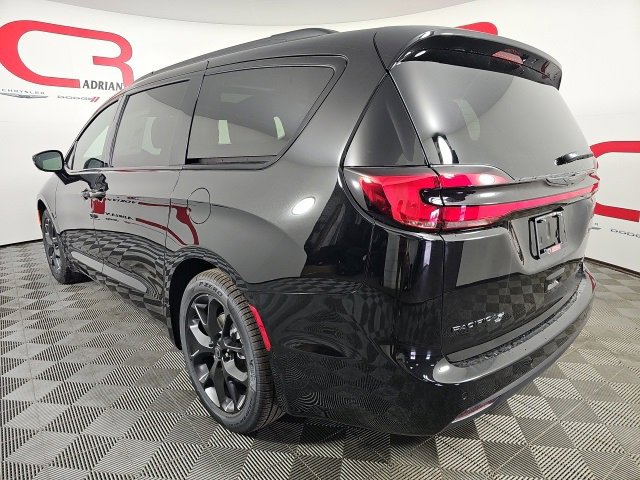 New 2026 Chrysler Pacifica Limited w/ S Appearance Package image 5