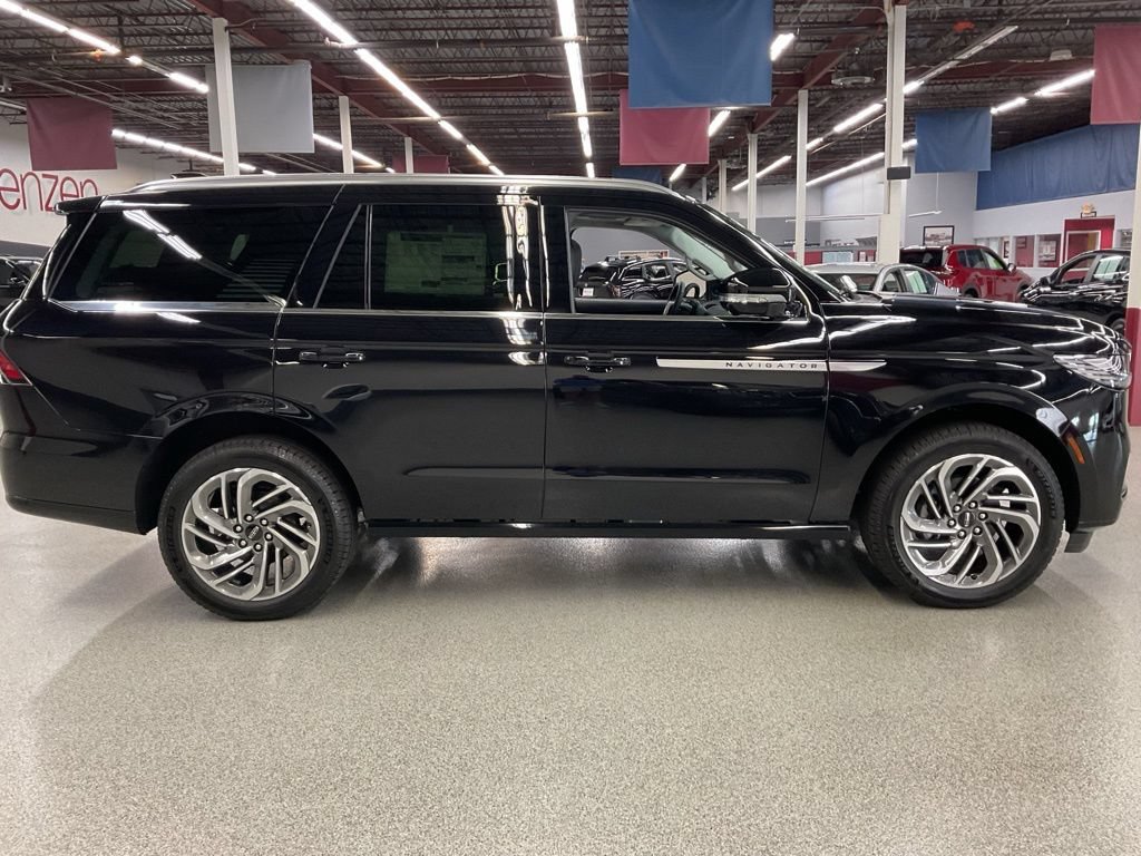 New 2027 Lincoln Navigator Reserve AWD/4WD image 4