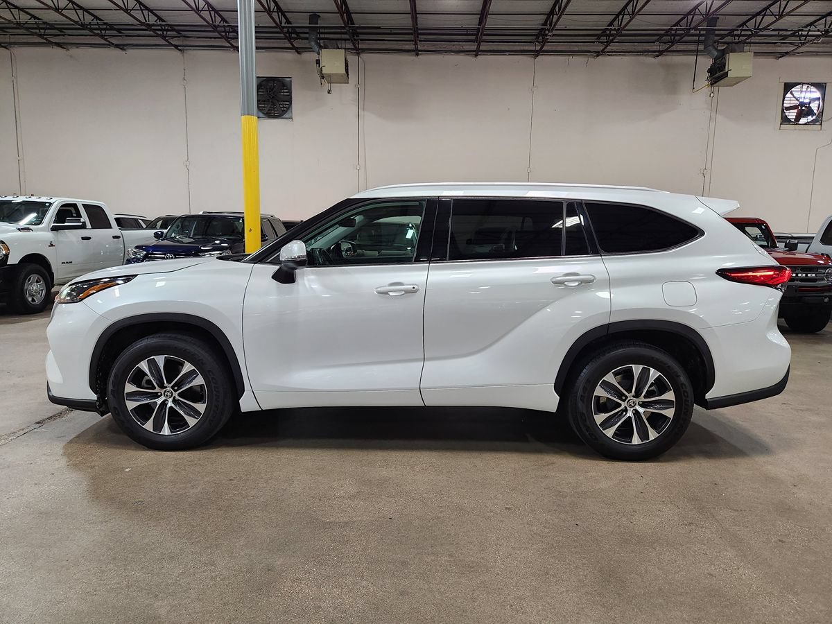 Used 2022 Toyota Highlander XLE FWD image 7